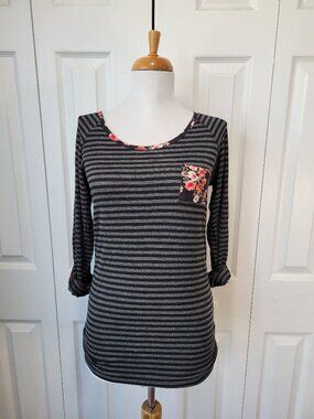 AMERICAN DREAM Black Gray Horizontal Striped Floral Accent Pocket Top sz M EUC